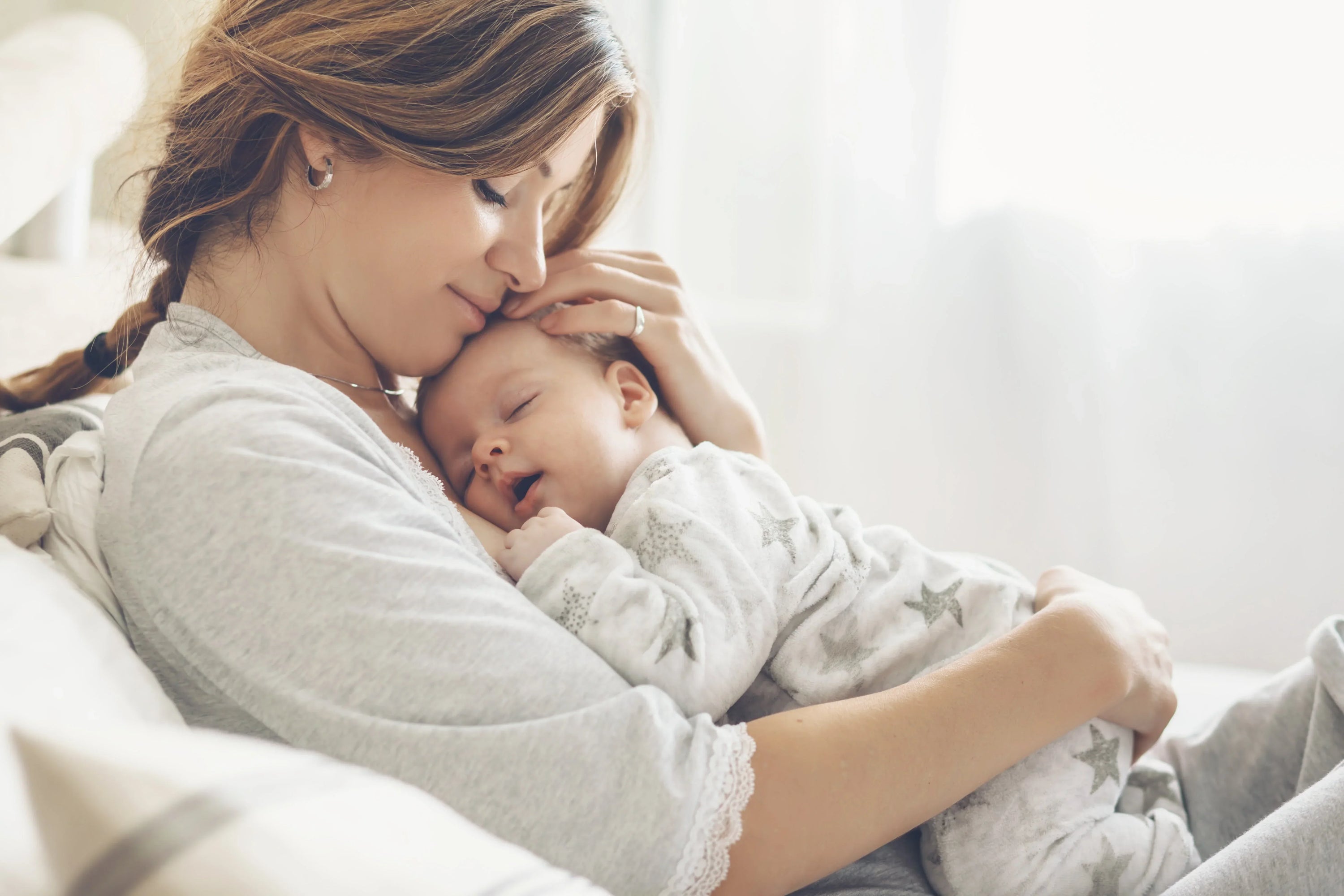 Mom and Newborn: From First Bonding to Close Bonding